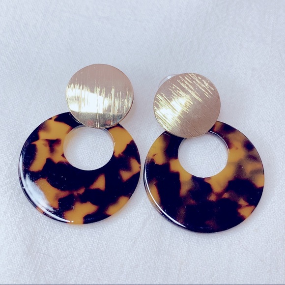 ❣️$25/3❣️ Tortoiseshell Pattern Resin Gold Plated Dangle Earrings - Picture 3 of 8